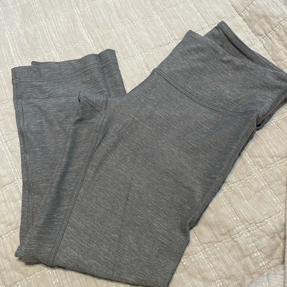NWOT lululemon size 6 crop